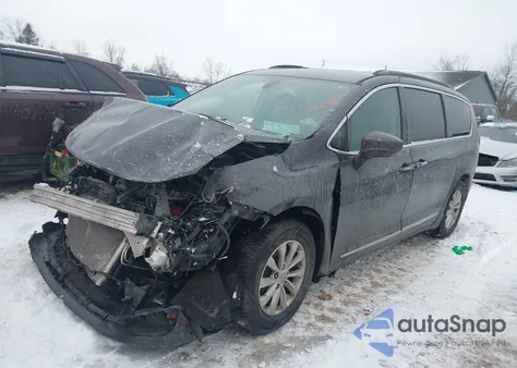 2017 Chrysler Pacifica Touring-L z USA, uszkodzony, nr VIN 2C4RC1BG8HR705077